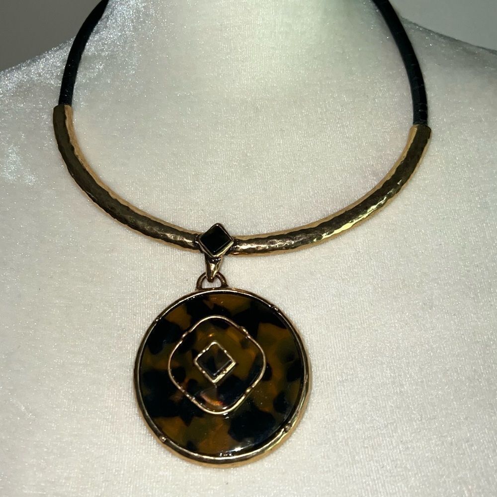 NWT Chicos bib statement pendant